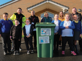Le programme d'éducation au recyclage de Coveris Winsford avec l'école primaire Wharton CE et le groupe Lane End à l'occasion de la semaine "No Waste".